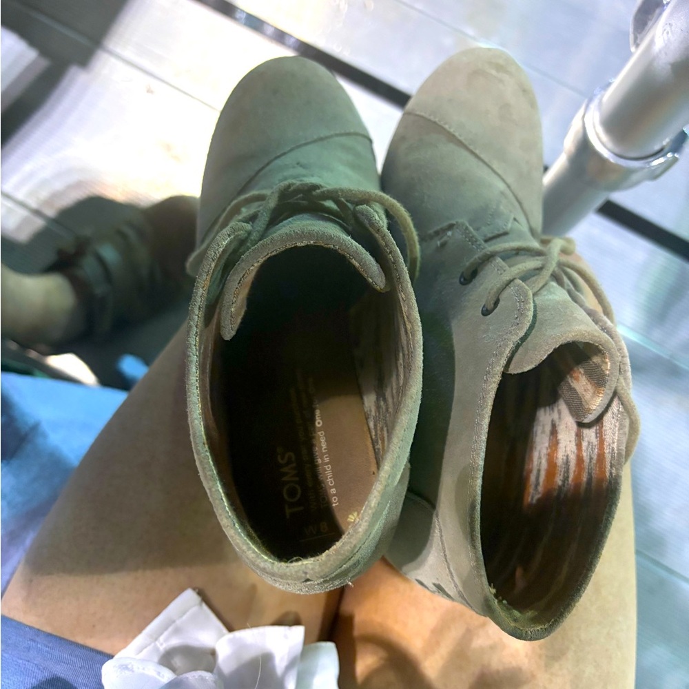 Super cute worn once toms with wedge